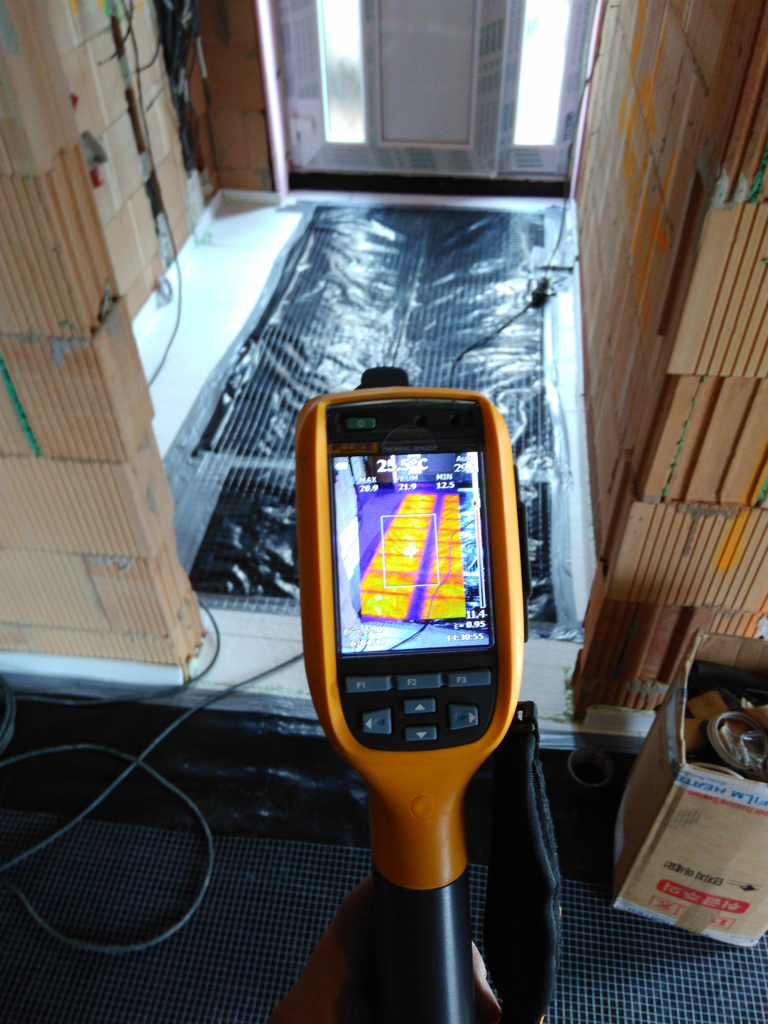 meranie účinnosti a výkonnosti elektrického podlahového kúrenia